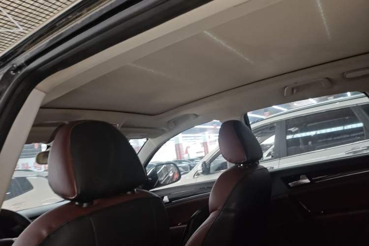Used Zotye T600 2015 Family Edition 2.0T Manual Luxury Version Headliner