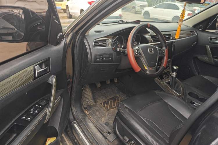 Used Zotye T600 2015 1.5T Manual Flagship Model Interior 2