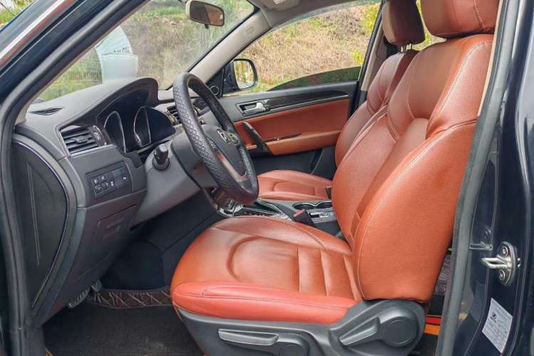Used Zotye T600 2015 2.0T DCT Luxury Version Interior 2