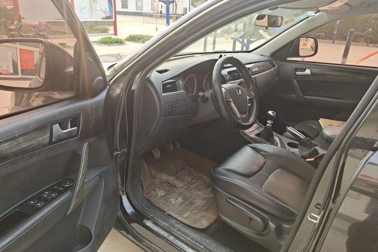 Used Zotye T600 2015 1.5T Manual Luxury Model Interior 2
