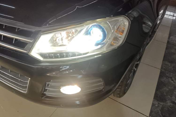 Used Zotye T600 2015 Family Edition 2.0T Manual Luxury Version Left Front Headlight