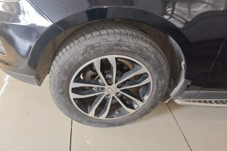 Used Zotye T600 2015 Family Edition 2.0T Manual Luxury Version Left Front Wheel Hub