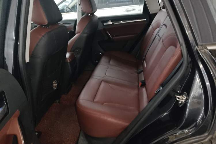 Used Zotye T600 2015 Family Edition 2.0T Manual Luxury Version Left Rear Seat