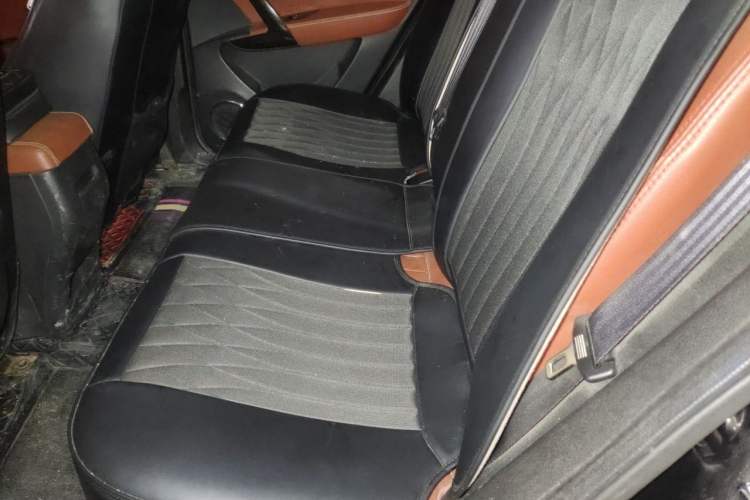 Used Zotye T600 2015 2.0T DCT Prestige Edition Left Rear Seat
