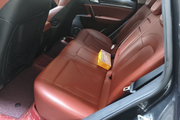 Used Zotye T600 2015 2.0T DCT Prestige Edition Left Rear Seat