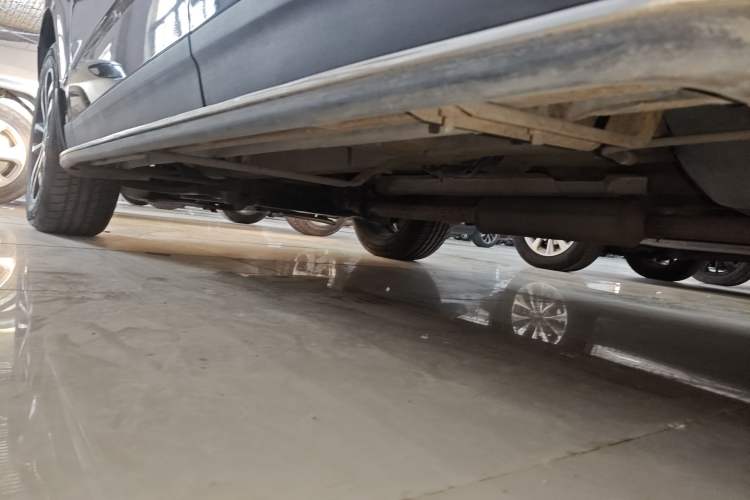 Used Zotye T600 2015 Family Edition 2.0T Manual Luxury Version Left Side Sill