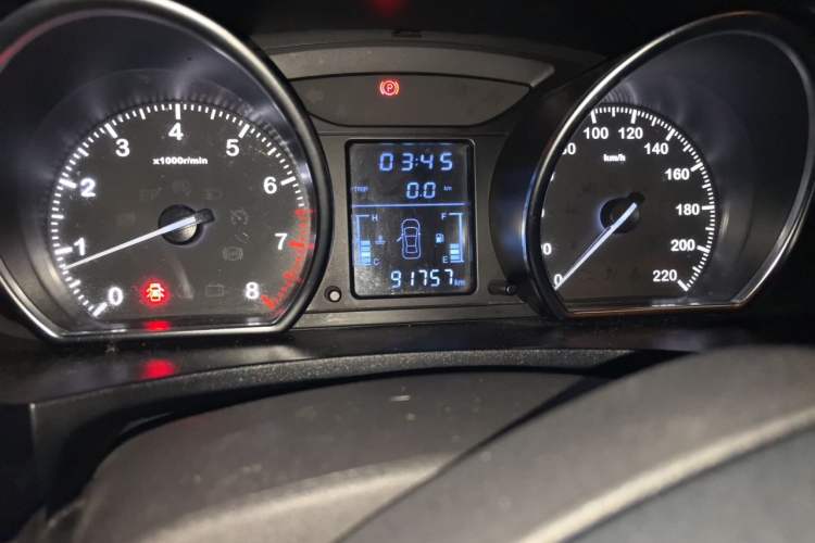 Used Zotye T600 2015 Family Edition 2.0T Manual Luxury Version Odometer Close Up