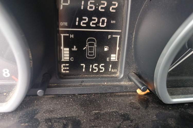 Used Zotye T600 2015 2.0T DCT Luxury Version Odometer Close Up