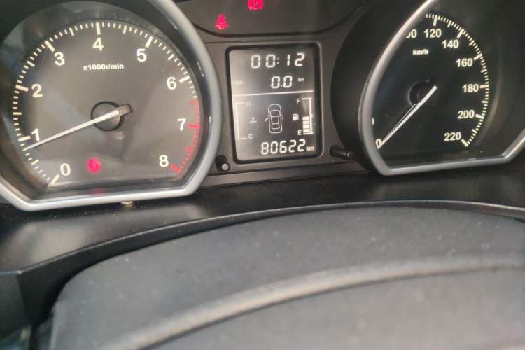Used Zotye T600 2015 1.5T Manual Luxury Model Odometer Close Up