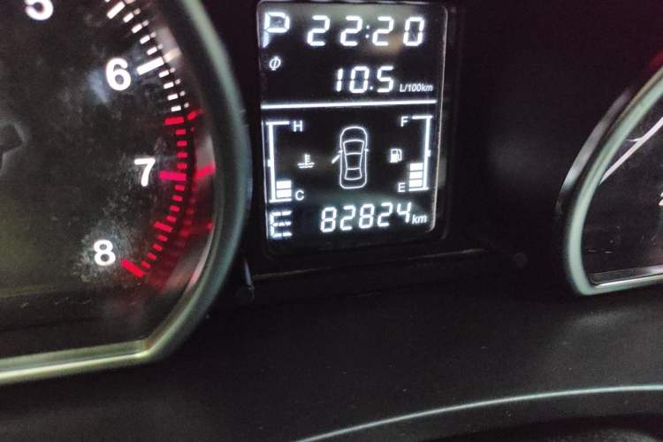 Used Zotye T600 2015 2.0T DCT Luxury Version Odometer Close Up
