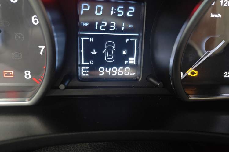 Used Zotye T600 2015 2.0T DCT Luxury Version Odometer Close Up