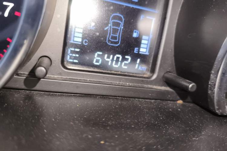 Used Zotye T600 2015 2.0T DCT Prestige Edition Odometer Close Up
