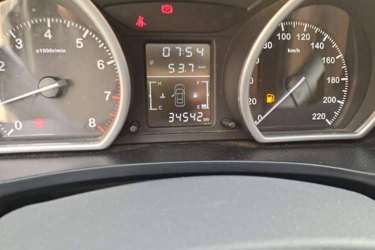 Used Zotye T600 2015 1.5T Manual Luxury Model Odometer Close Up