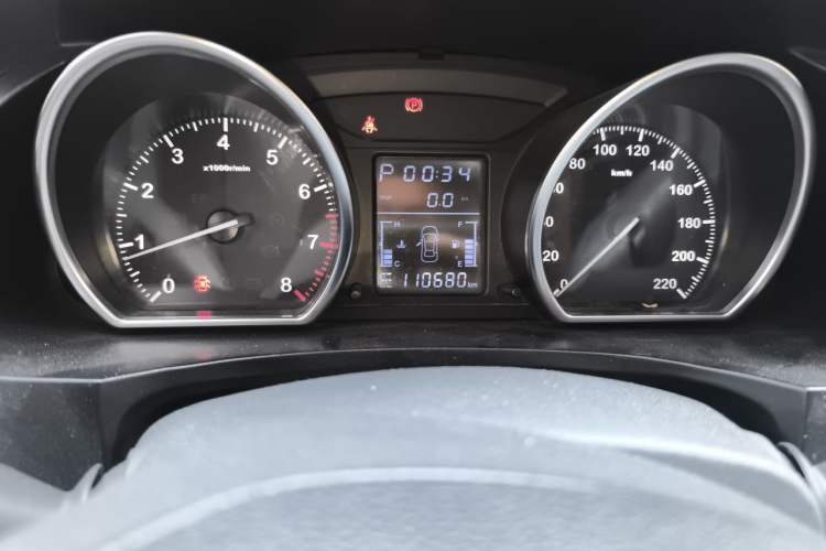 Used Zotye T600 2015 2.0T DCT Prestige Edition Odometer Close Up