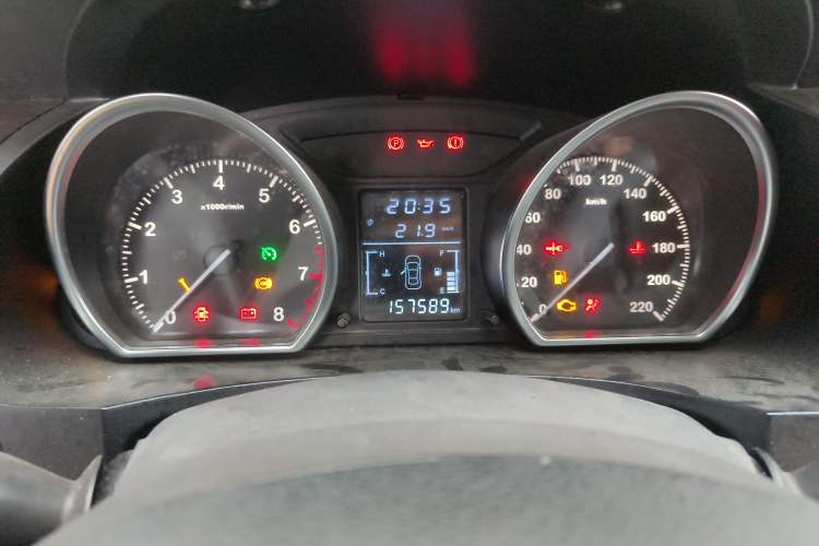Used Zotye T600 2015 Family Edition 2.0T Manual Luxury Version Odometer Close Up