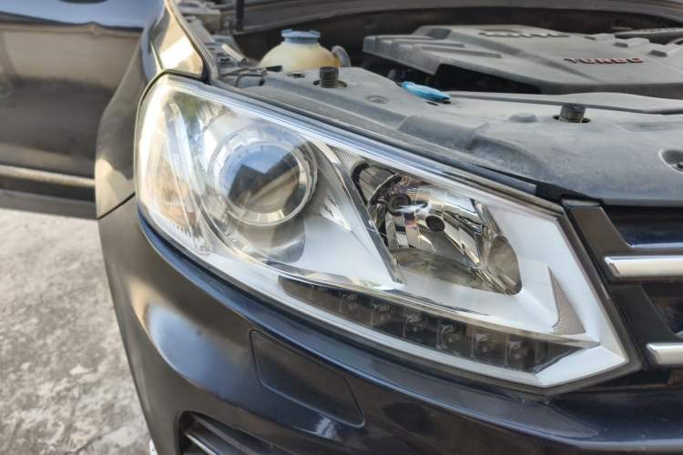 Used Zotye T600 2015 2.0T DCT Prestige Edition Right Front Headlight