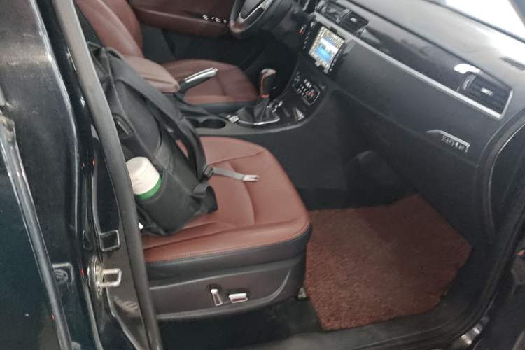 Used Zotye T600 2015 Family Edition 2.0T Manual Luxury Version Right Front Seat