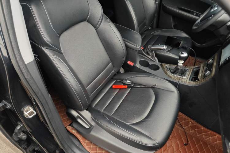 Used Zotye T600 2015 1.5T Manual Luxury Model Right Front Seat