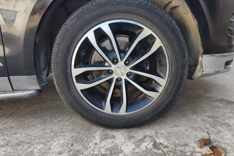 Used Zotye T600 2015 2.0T DCT Prestige Edition Right Front Wheel Hub