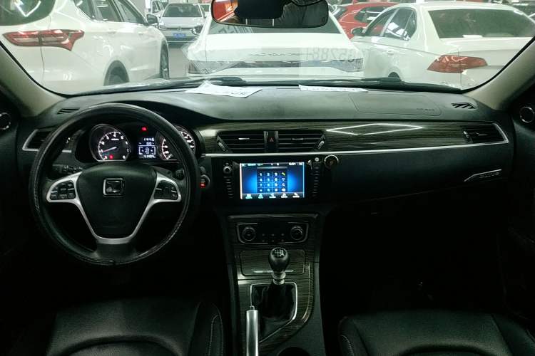 Used Zotye T600 2015 1.5T Manual Luxury Model Center Console