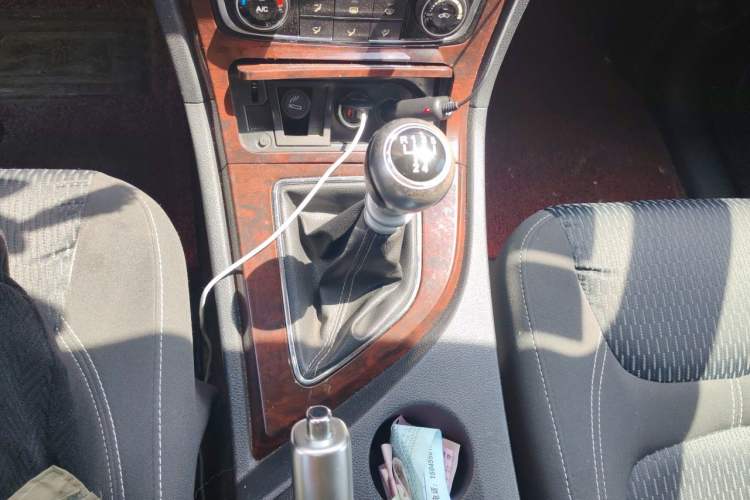 Used Zotye T600 2015 1.5T Manual Elite Model Gear Lever