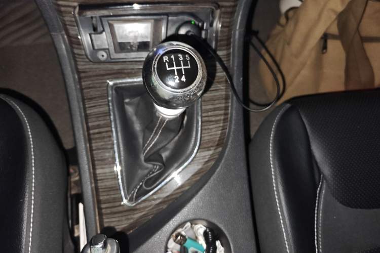 Used Zotye T600 2015 1.5T Manual Luxury Model Gear Lever