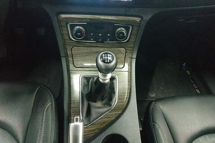 Used Zotye T600 2015 1.5T Manual Luxury Model Gear Lever