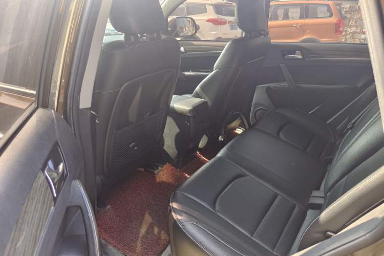 Used Zotye T600 2015 1.5T Manual Luxury Model Interior 4