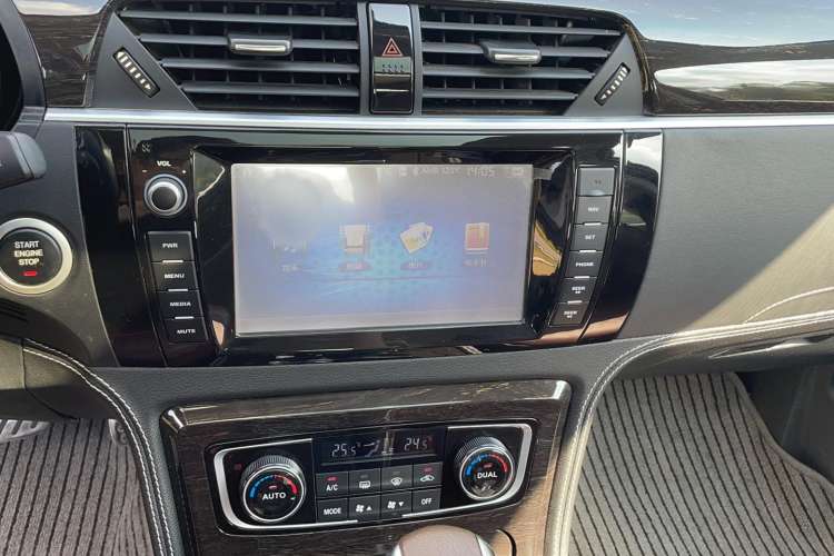 Used Zotye T600 2015 2.0T DCT Prestige Edition Interior 4