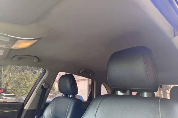 Used Zotye T600 2015 1.5T Manual Luxury Model Interior 5