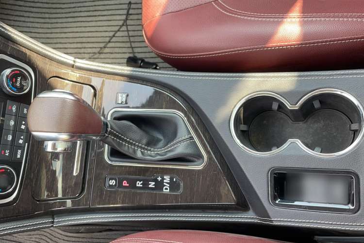Used Zotye T600 2015 2.0T DCT Prestige Edition Interior 5