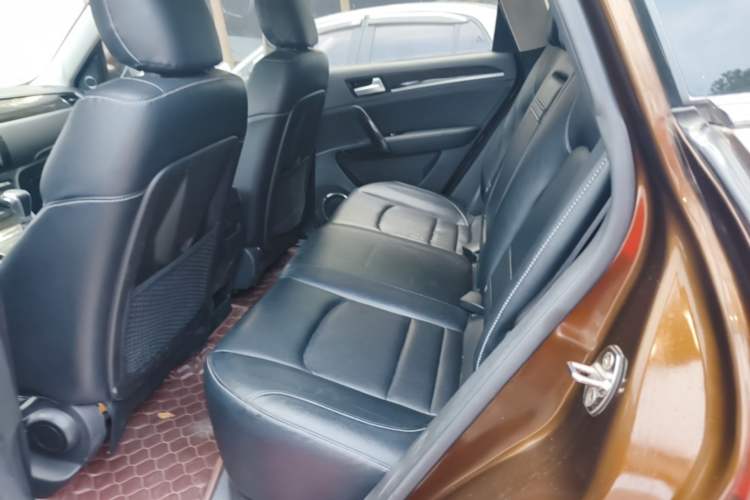 Used Zotye T600 2015 2.0T DCT Luxury Version Left Rear Seat