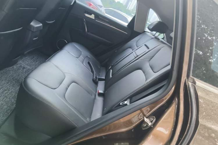 Used Zotye T600 2015 2.0T DCT Prestige Edition Left Rear Seat