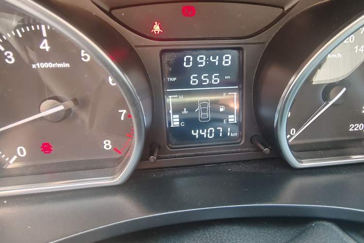 Used Zotye T600 2015 1.5T Manual Luxury Model Odometer Close Up