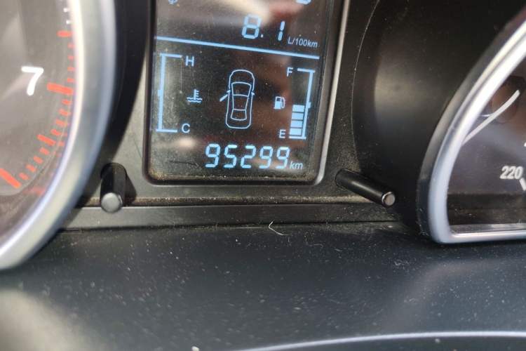 Used Zotye T600 2015 1.5T Manual Elite Model Odometer Close Up