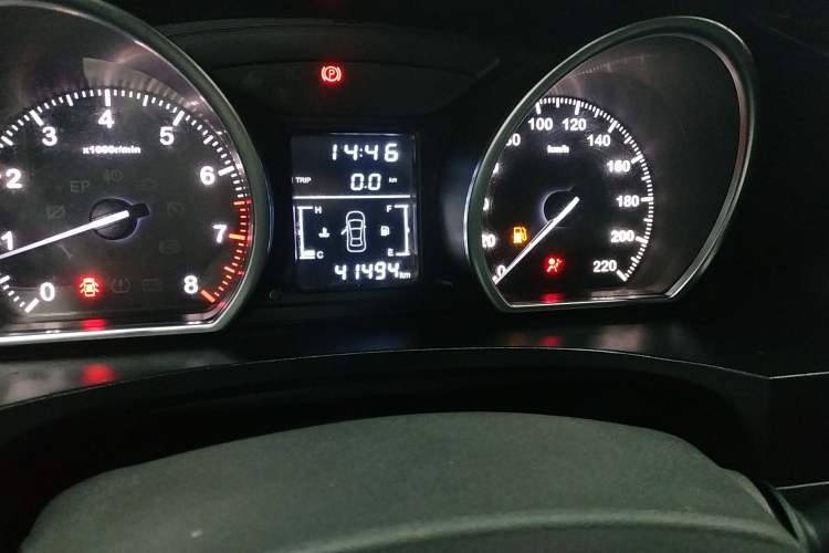 Used Zotye T600 2015 1.5T Manual Luxury Model Odometer Close Up