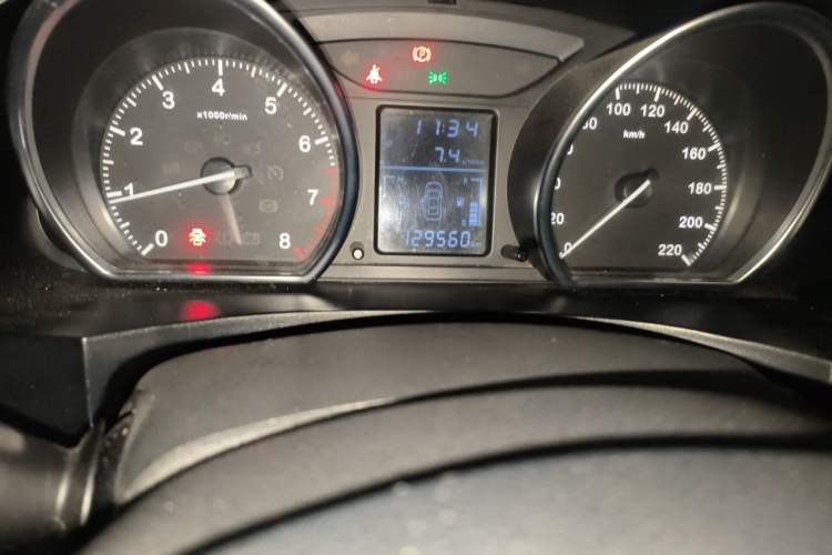 Used Zotye T600 2015 1.5T Manual Luxury Model Odometer Close Up