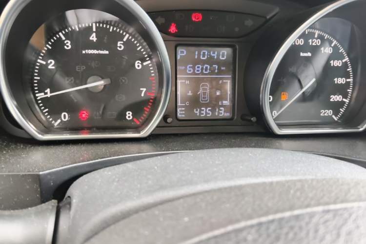 Used Zotye T600 2015 2.0T DCT Prestige Edition Odometer Close Up
