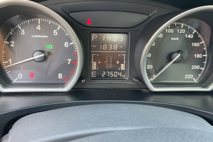 Used Zotye T600 2015 2.0T DCT Prestige Edition Odometer Close Up