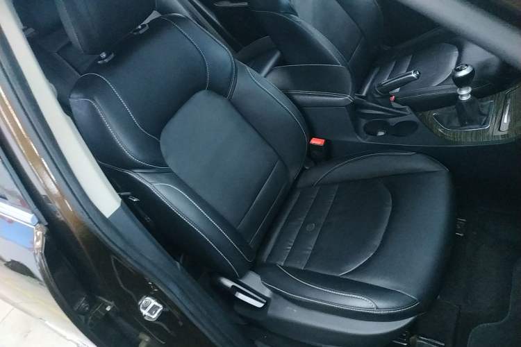 Used Zotye T600 2015 1.5T Manual Luxury Model Right Front Seat
