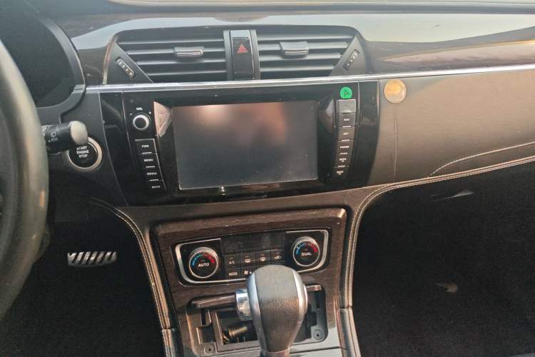 Used Zotye T600 2015 2.0T DCT Prestige Edition Audio And AC Panel