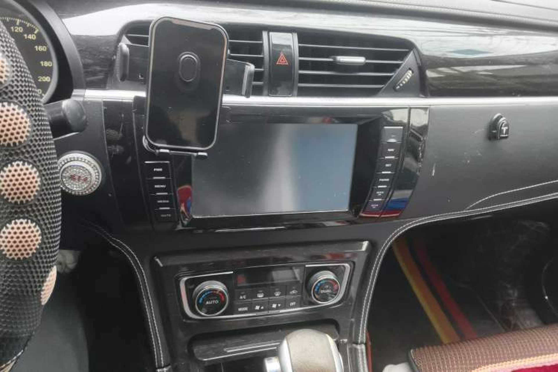 Used Zotye T600 2015 2.0T DCT Prestige Edition Audio And AC Panel