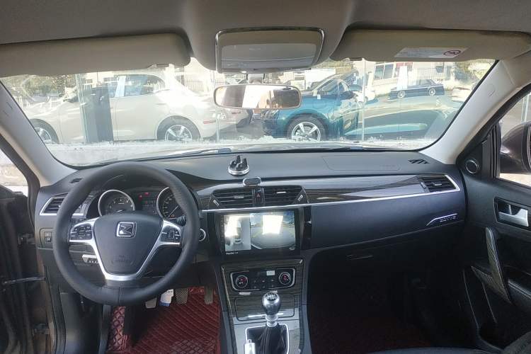 Used Zotye T600 2015 1.5T Manual Luxury Model Center Console