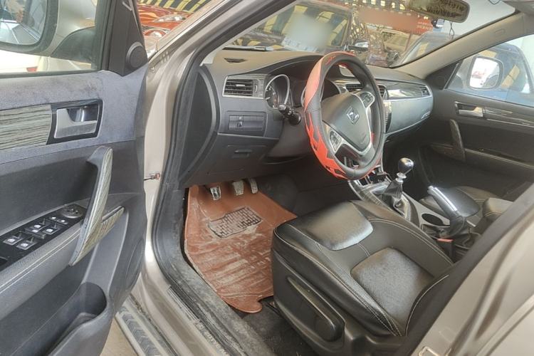 Used Zotye T600 2015 1.5T Manual Luxury Model Driver Seat