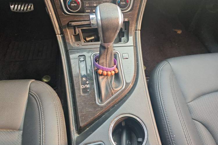 Used Zotye T600 2015 2.0T DCT Prestige Edition Gear Lever