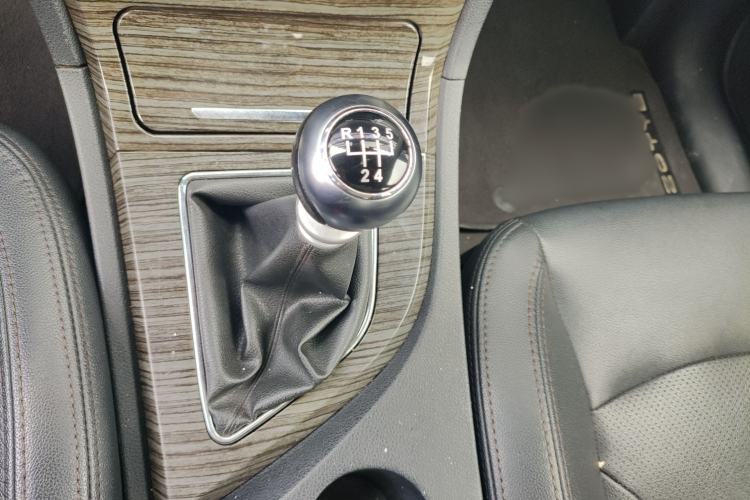 Used Zotye T600 2015 1.5T Manual Flagship Model Gear Lever