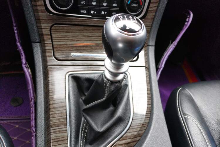 Used Zotye T600 2015 1.5T Manual Luxury Model Gear Lever