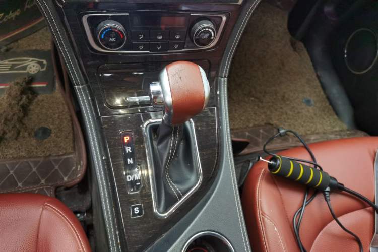 Used Zotye T600 2015 2.0T DCT Luxury Version Gear Lever