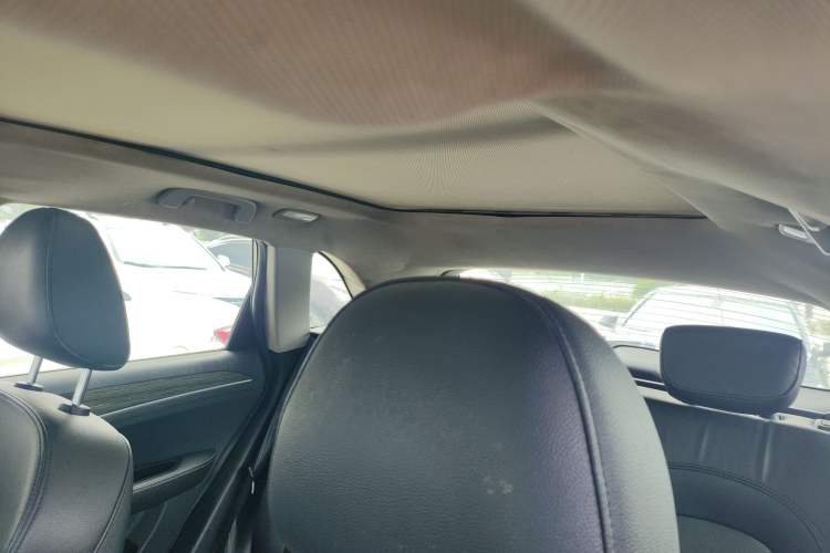 Used Zotye T600 2015 1.5T Manual Flagship Model Headliner