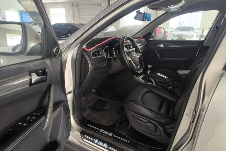 Used Zotye T600 2015 1.5T Manual Luxury Model Interior 3